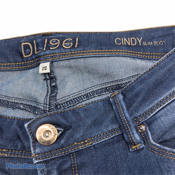 DL1961 Cindy Slim Boot Cut Low Rise Stretch Jeans - Picture 5 of 8